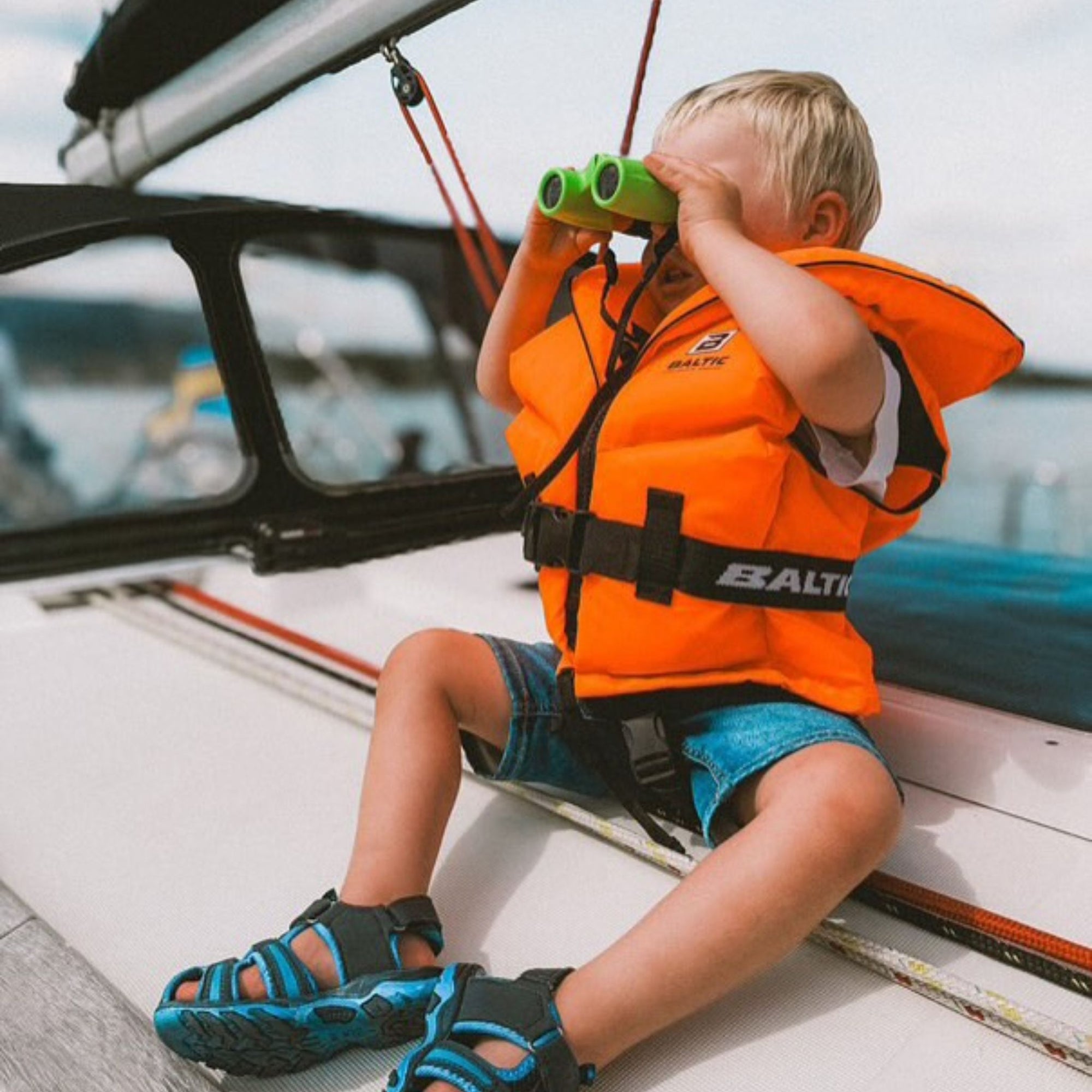 Baltic pink kids flotation vest with safety collar and reflective patches