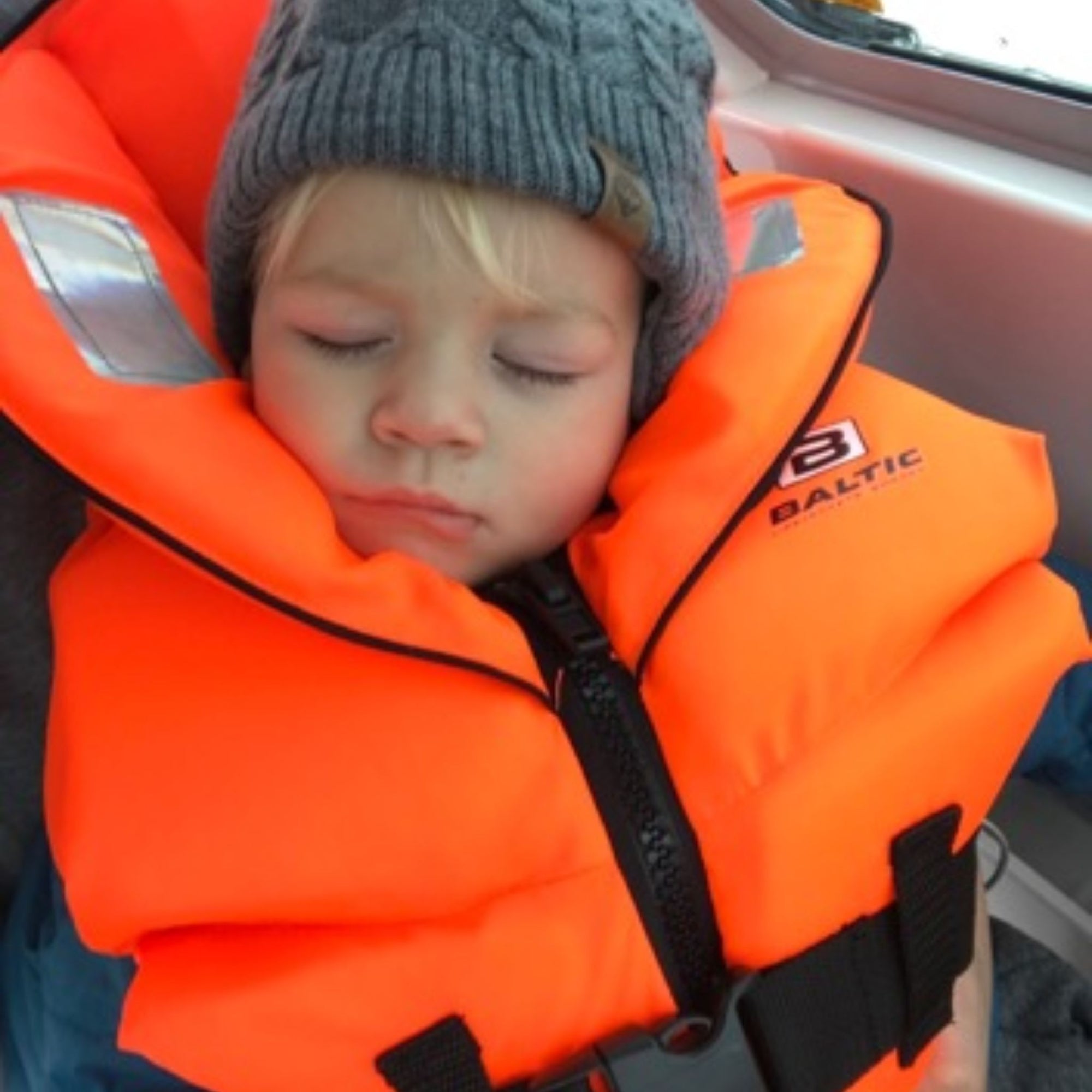 Baltic kids life vest orange rear view with buoyancy collar and grab handle