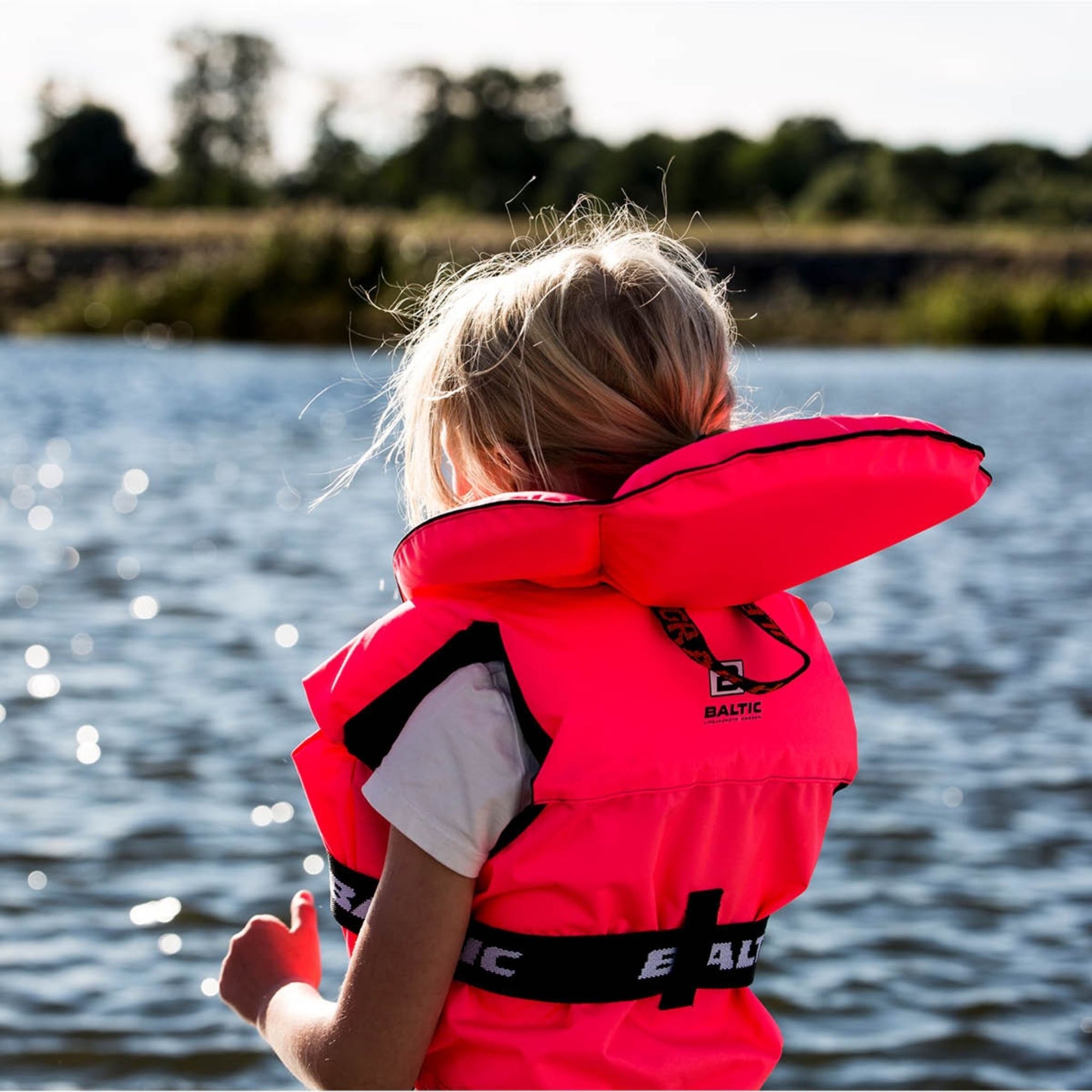 Baltic child flotation jacket with buoyancy collar to keep airway above water
