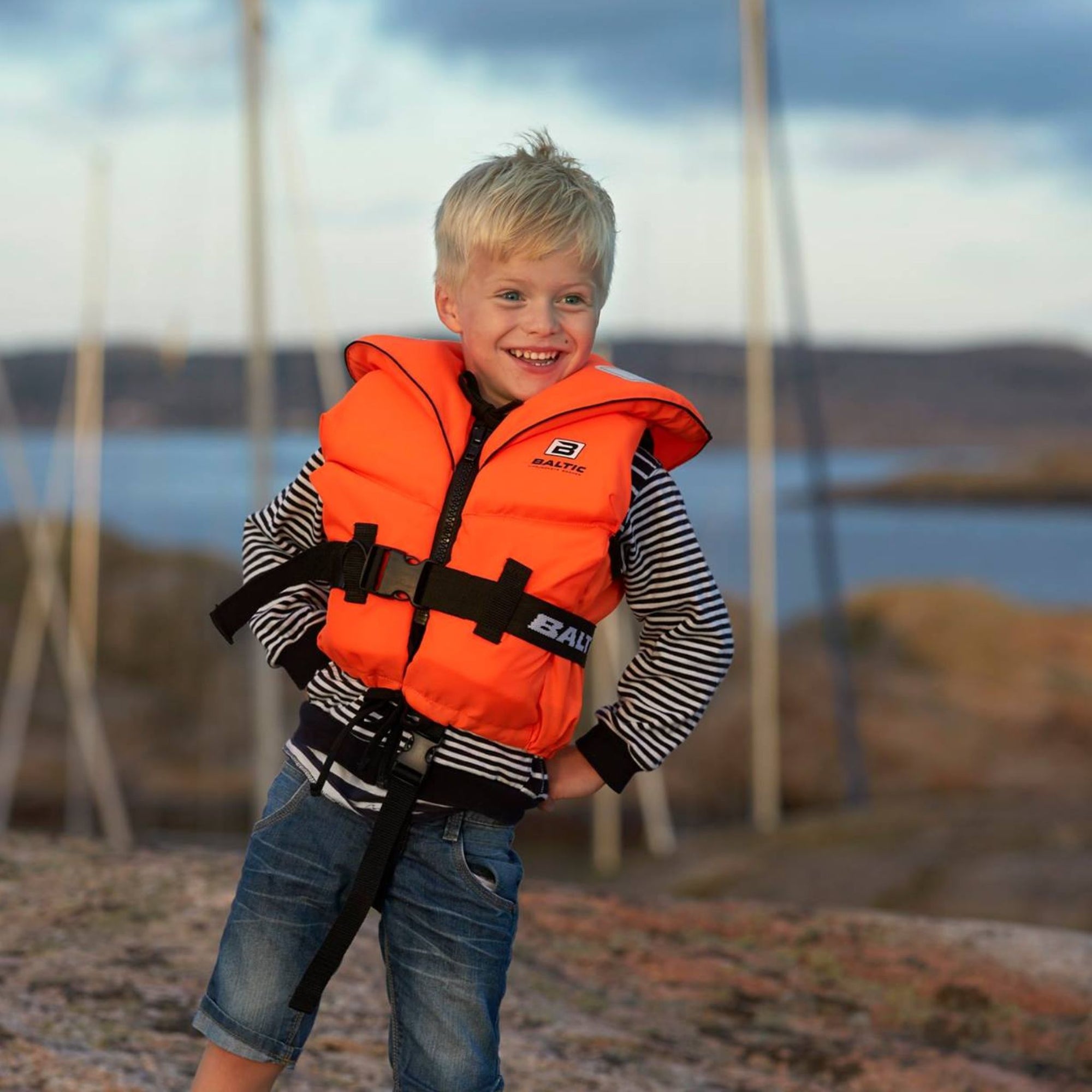 Close up of Baltic 100N kids life jacket showing strong front zip and safety stitching